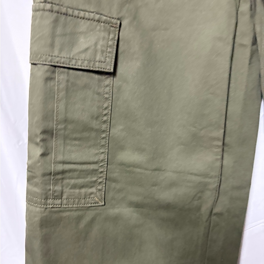 Levi's Women's Olive Cargo Pants - Picture 6 of 10